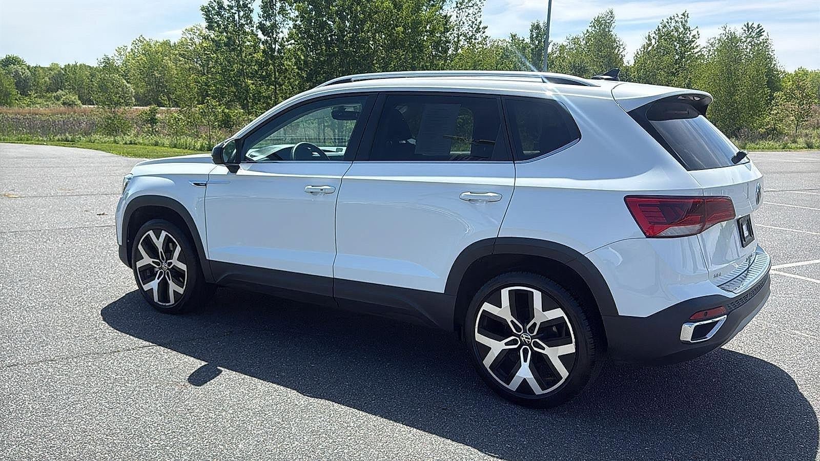 Used 2023 Volkswagen Taos SEL AWD/4WD image 9