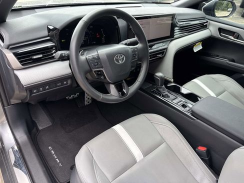 Used 2025 Toyota Camry SE FWD image 17