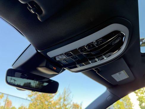 Used 2025 Porsche Macan image 17