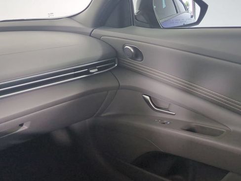 Used 2025 Hyundai Elantra Sport FWD image 18