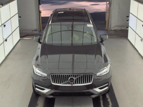Used 2023 Volvo XC90 B6 Plus image 2