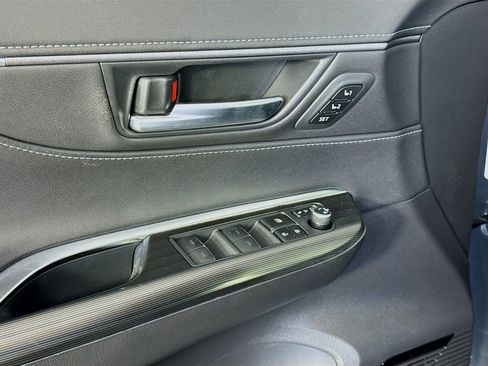 Used 2021 Toyota Venza Limited w/ Advanced Technology Package image 19