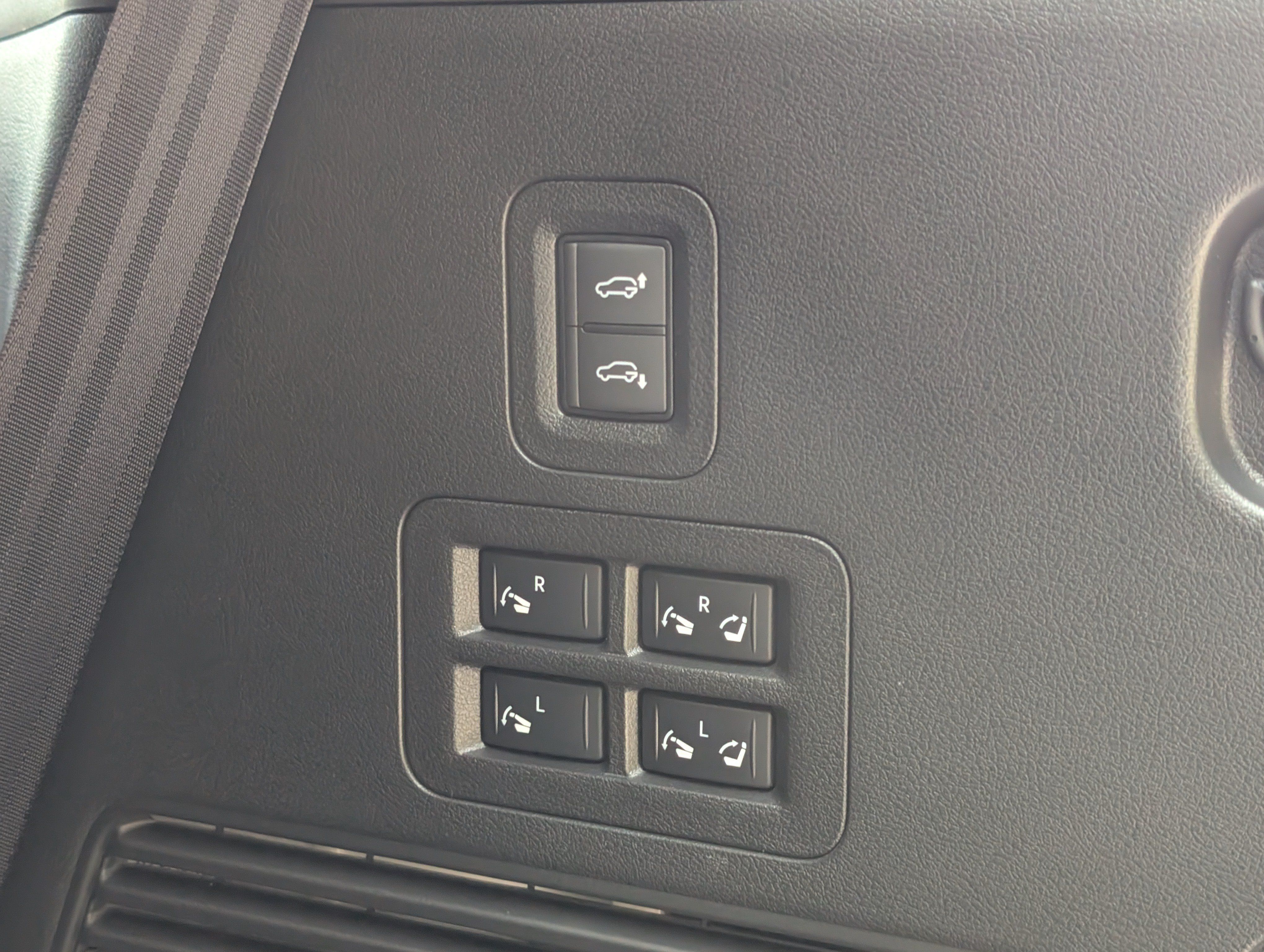 Used 2026 Nissan Armada PRO-4X w/ Captain's Chari Seat Package AWD/4WD image 21