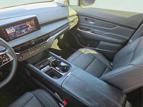 Used 2025 Nissan Murano SV image 12