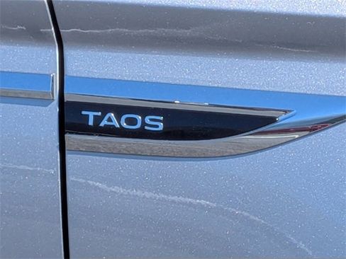 Certified 2024 Volkswagen Taos SE image 10