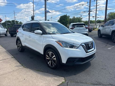 Used 2018 Nissan Kicks SV FWD image 6