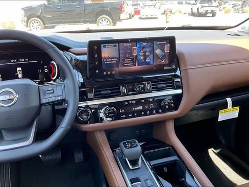 New 2026 Nissan Pathfinder Platinum FWD image 4
