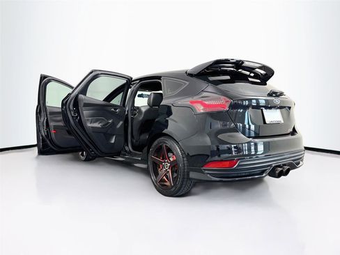 Used 2018 Ford Focus ST w/ Equipment Group 402A FWD image 22