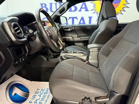 Used 2017 Toyota Tacoma TRD Off-Road w/ Tow Package (A/T) image 11