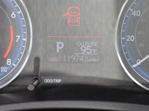 Used 2017 Toyota Corolla L FWD image 37