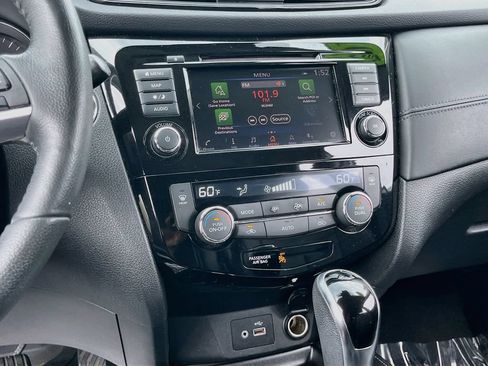 Used 2018 Nissan Rogue SL AWD/4WD image 15