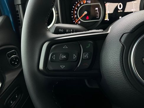 Used 2025 Jeep Gladiator Sport image 33