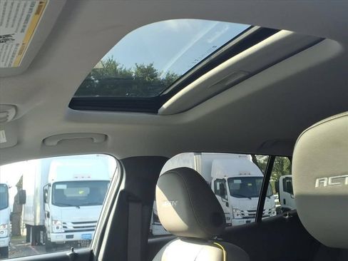 New 2026 Chevrolet Trax ACTIV w/ Sunroof Package FWD image 16