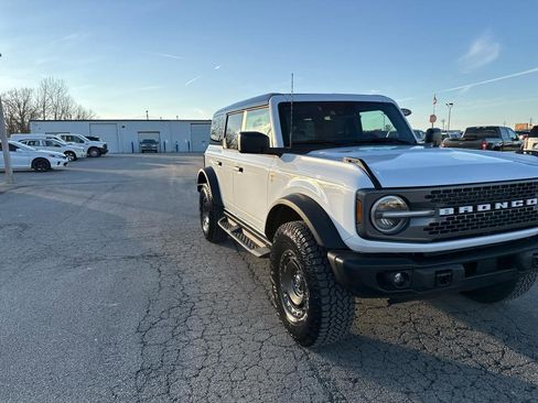 New 2025 Ford Bronco Badlands w/ Sasquatch Package AWD/4WD image 2