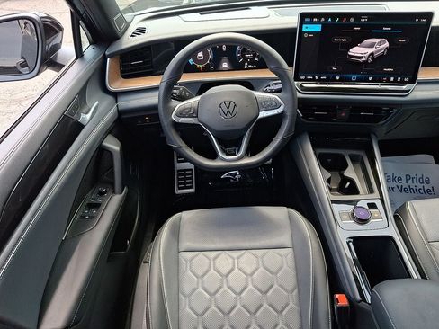 Certified 2025 Volkswagen Tiguan SEL R-Line AWD/4WD image 11