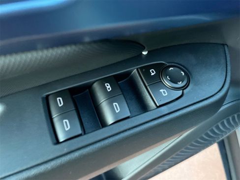 New 2026 Chevrolet Equinox EV LT image 22