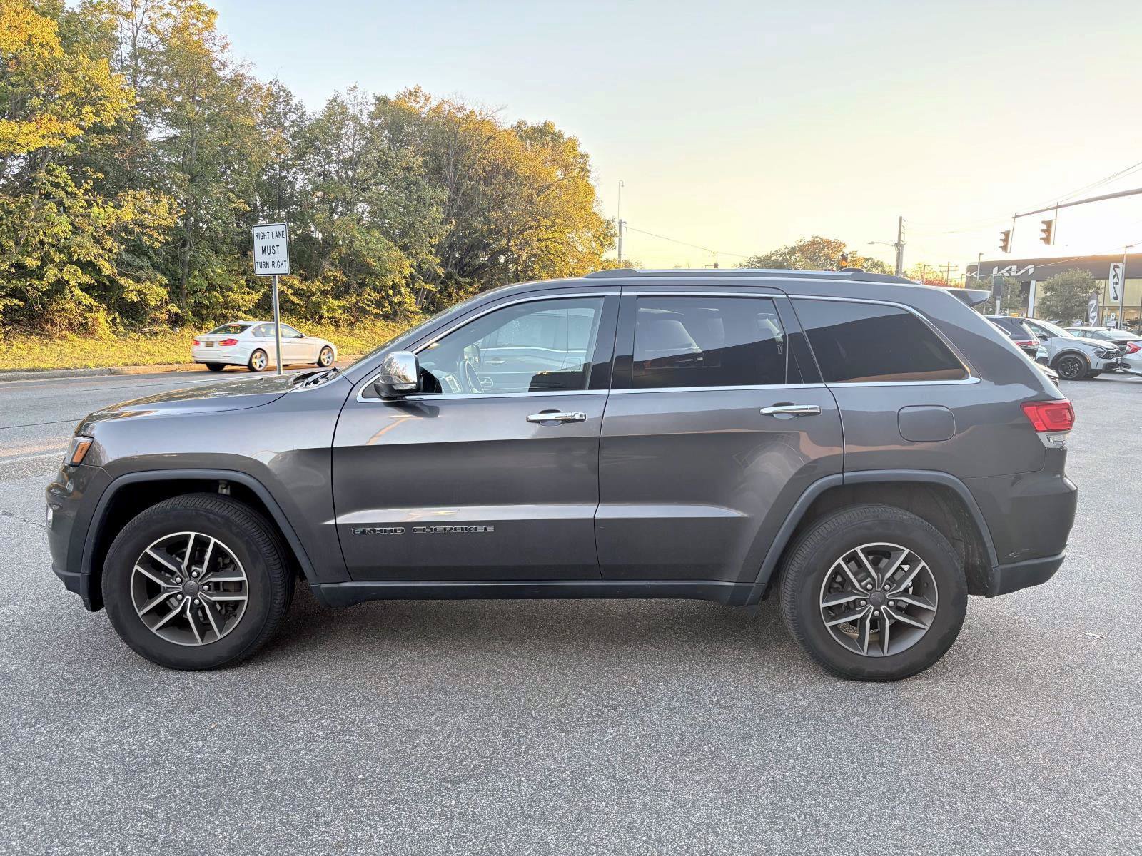 Used 2019 Jeep Grand Cherokee Limited w/ Luxury Group II AWD/4WD image 10