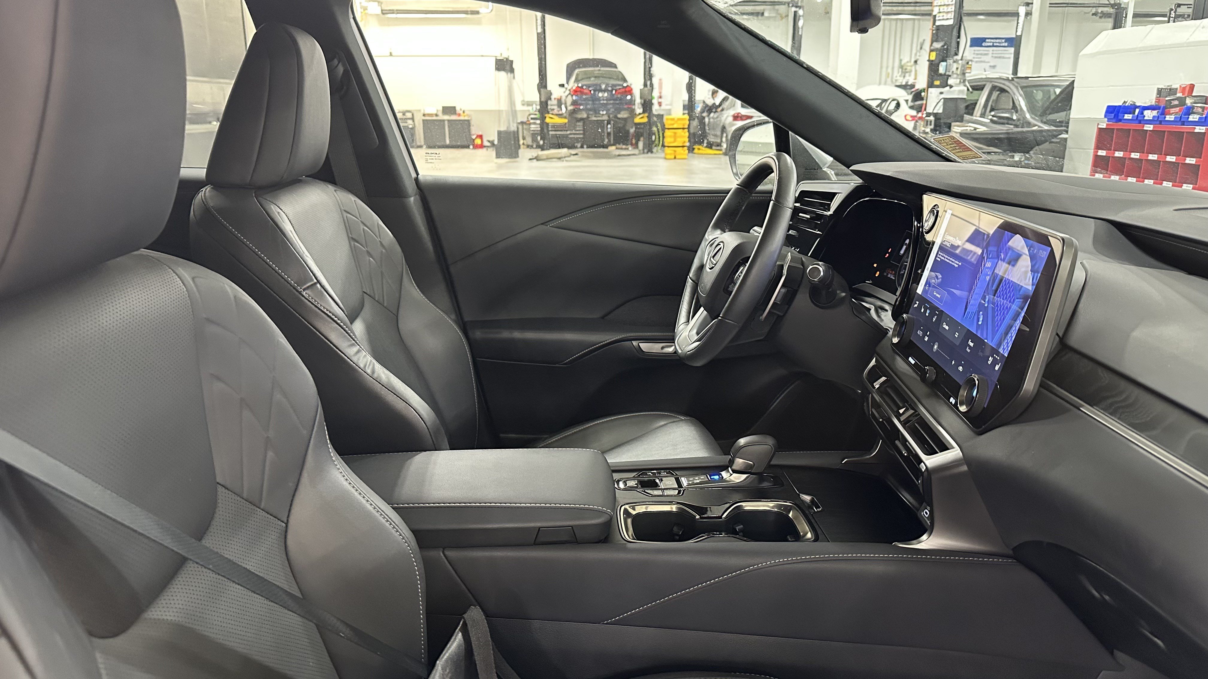 Used 2023 Lexus RX 350 Premium w/ Accessory Package AWD/4WD image 33