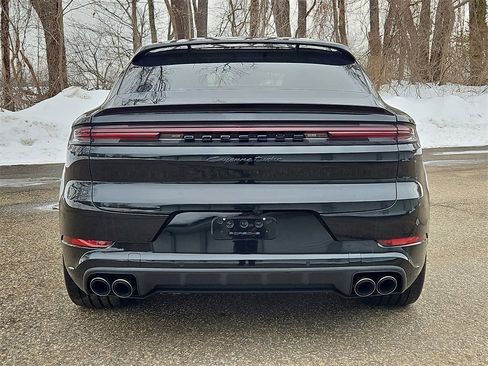 Certified 2024 Porsche Cayenne Turbo image 6