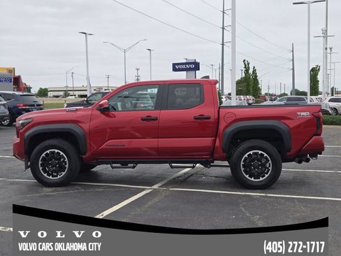 Used 2025 Toyota Tacoma TRD Off-Road w/ TRD Off Road Upgrade Package AWD/4WD image 3