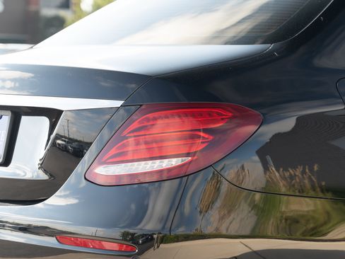 Used 2017 Mercedes-Benz E 300 image 27