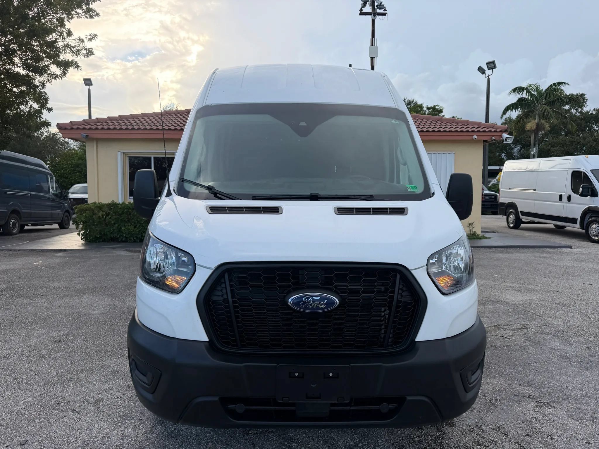Used 2023 Ford Transit 250 148 High Roof Extended w/ Load Area Protection Package RWD image 10