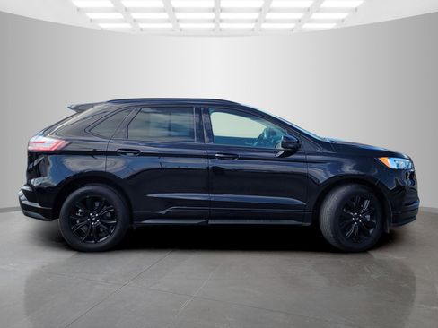 Used 2023 Ford Edge SE w/ Black Appearance Package image 4