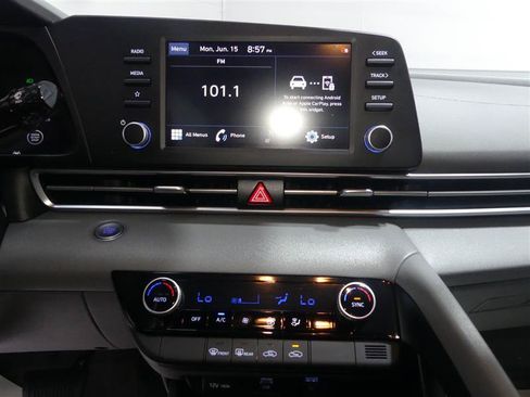 Used 2022 Hyundai Elantra SEL FWD image 35