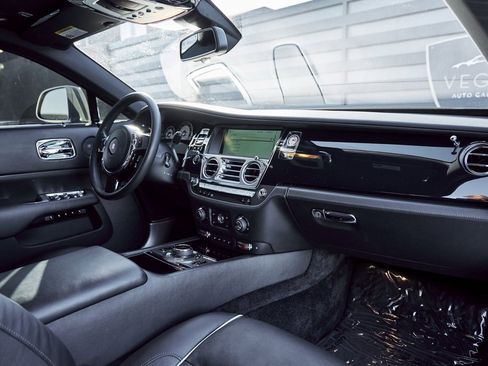 Used 2015 Rolls-Royce Wraith image 37