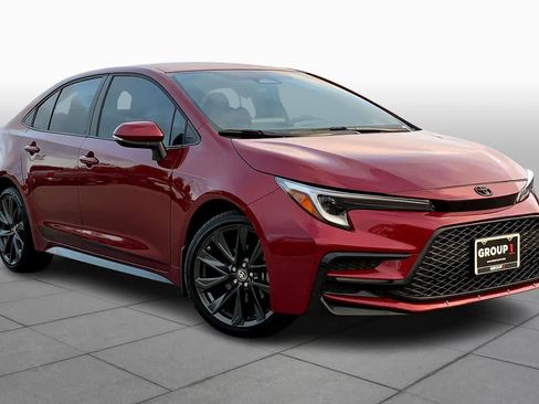 Used 2025 Toyota Corolla SE image 2