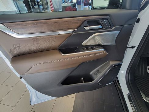 New 2026 GMC Acadia Denali Ultimate image 8