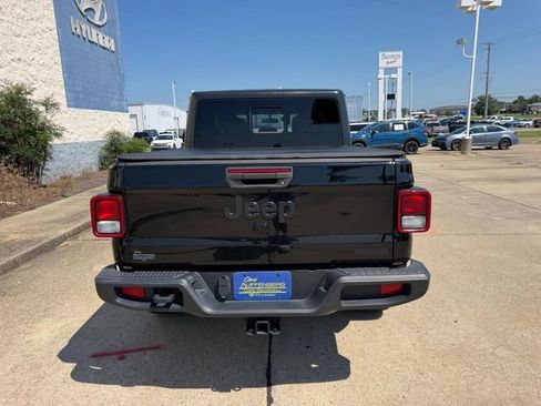 Used 2021 Jeep Gladiator Sport AWD/4WD image 4