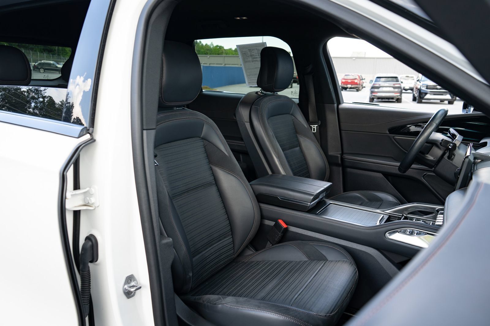 Used 2024 Lincoln Nautilus Reserve w/ Jet Appearance Package (87T) AWD/4WD image 22