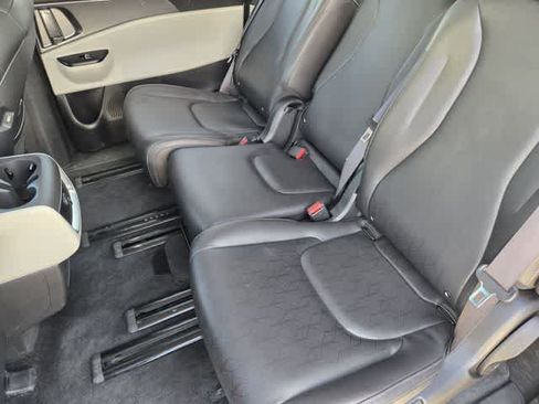 Used 2024 Kia Carnival LX FWD image 13