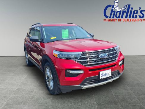 Used 2020 Ford Explorer XLT w/ Equipment Group 202A AWD/4WD image 3