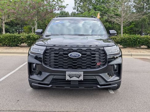 Certified 2025 Ford Explorer ST AWD/4WD image 9