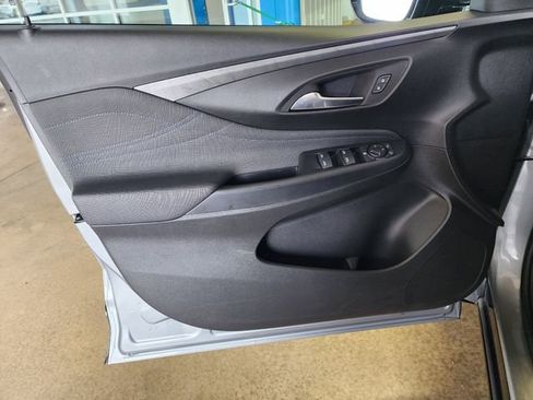 Certified 2025 Buick Envista Sport Touring image 10