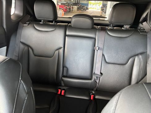 Used 2025 Jeep Compass Limited image 38