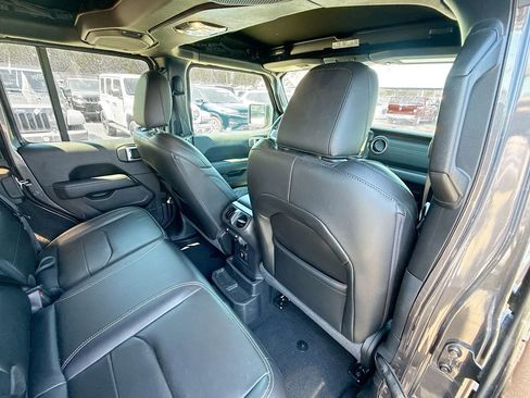 Used 2021 Jeep Wrangler Unlimited Sahara w/ Cold Weather Group AWD/4WD image 32