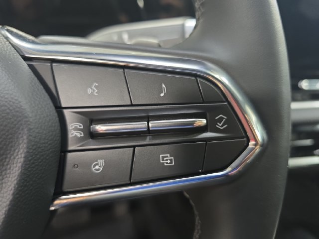 Used 2026 Chevrolet Equinox LT AWD/4WD image 19