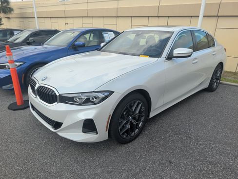Used 2025 BMW 330i Sedan RWD image 3
