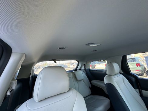 New 2026 Kia Carnival EX FWD image 25