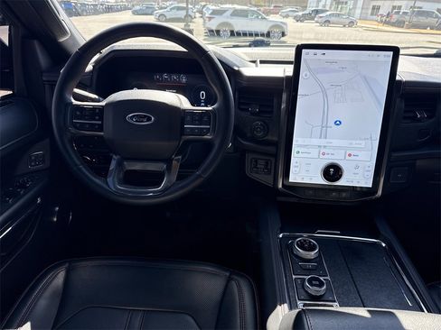 Used 2024 Ford Expedition Limited image 23