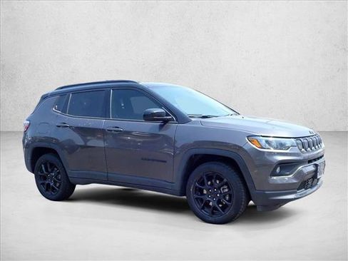Used 2022 Jeep Compass Latitude AWD/4WD image 10