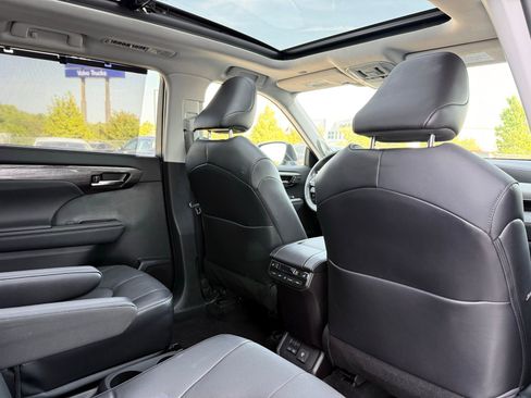 Used 2022 Toyota Highlander Platinum image 29