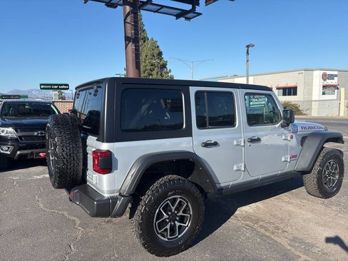 Used 2024 Jeep Wrangler Unlimited Rubicon AWD/4WD image 6