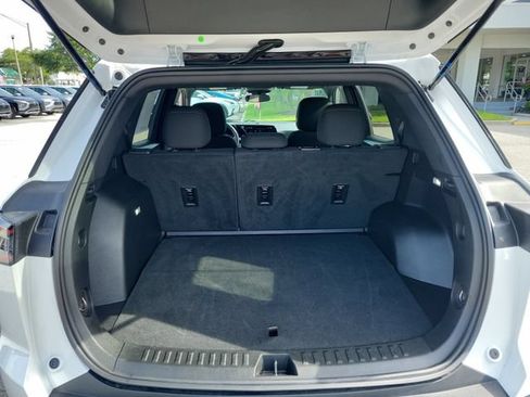Used 2025 Chevrolet Equinox LT AWD/4WD image 10