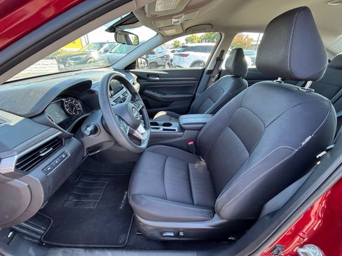 Used 2025 Nissan Altima 2.5 SV FWD image 27