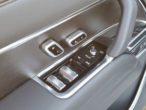 New 2026 Land Rover Range Rover SE image 11