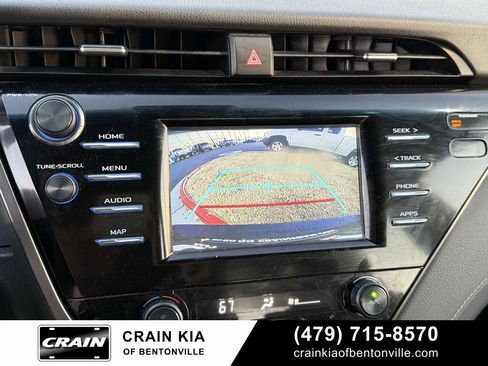 Used 2019 Toyota Camry SE image 16